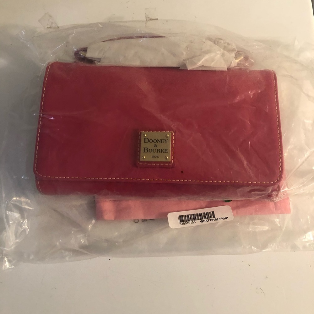 NEW DOONEY AND BURKE MIMI CROSSBODY